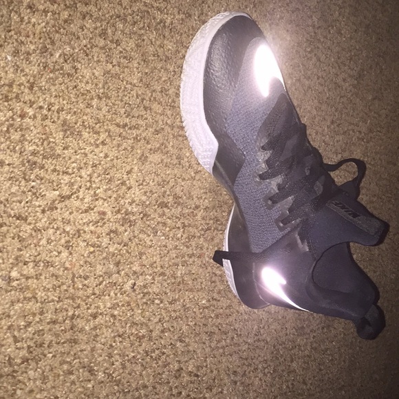 Nike Shoes - Nike tennis shoes